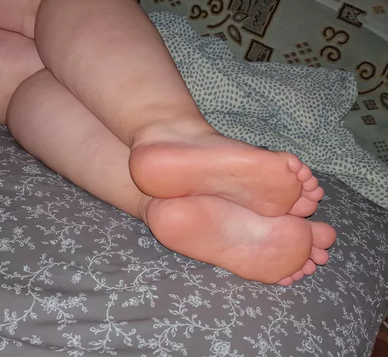 Legs and soles! 🥰🌸🥰
