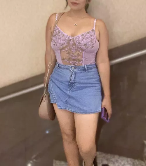 Loving this outfit (F)