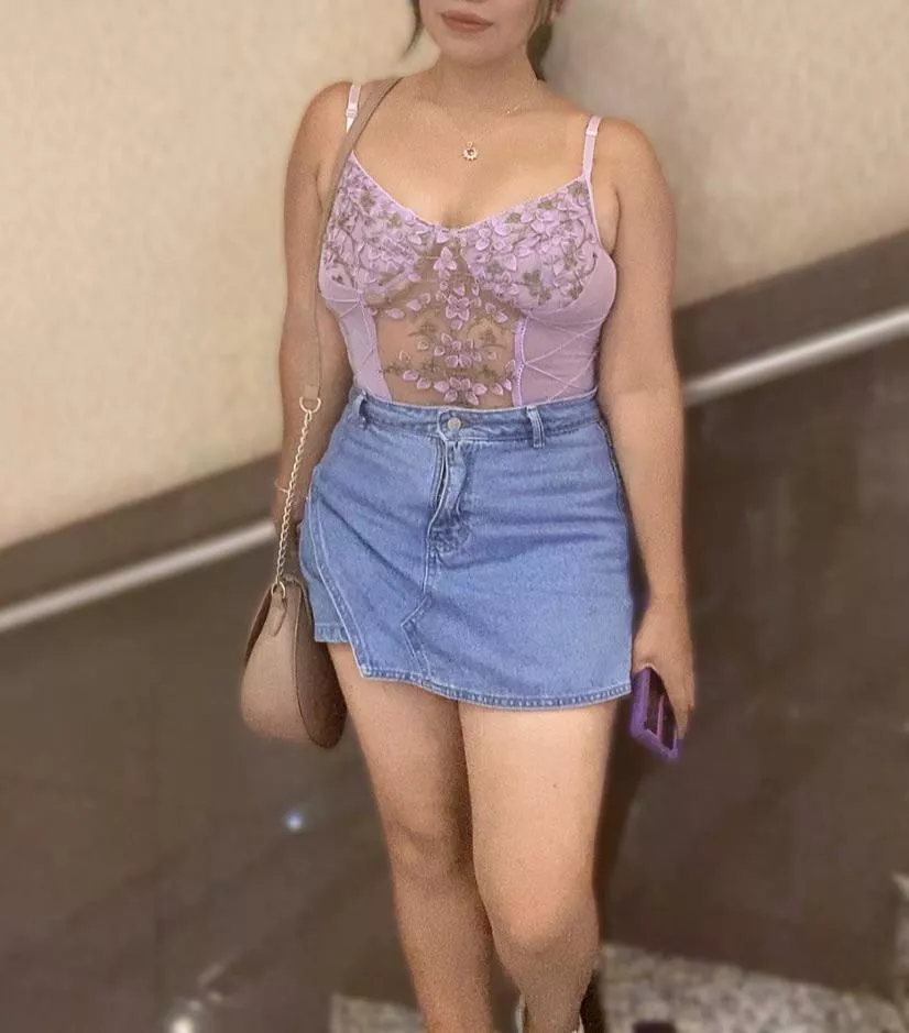 Loving this outfit (F)