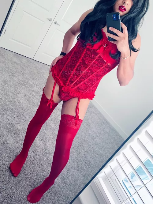 Married but only 5’4” means I make a better wifey ♥️