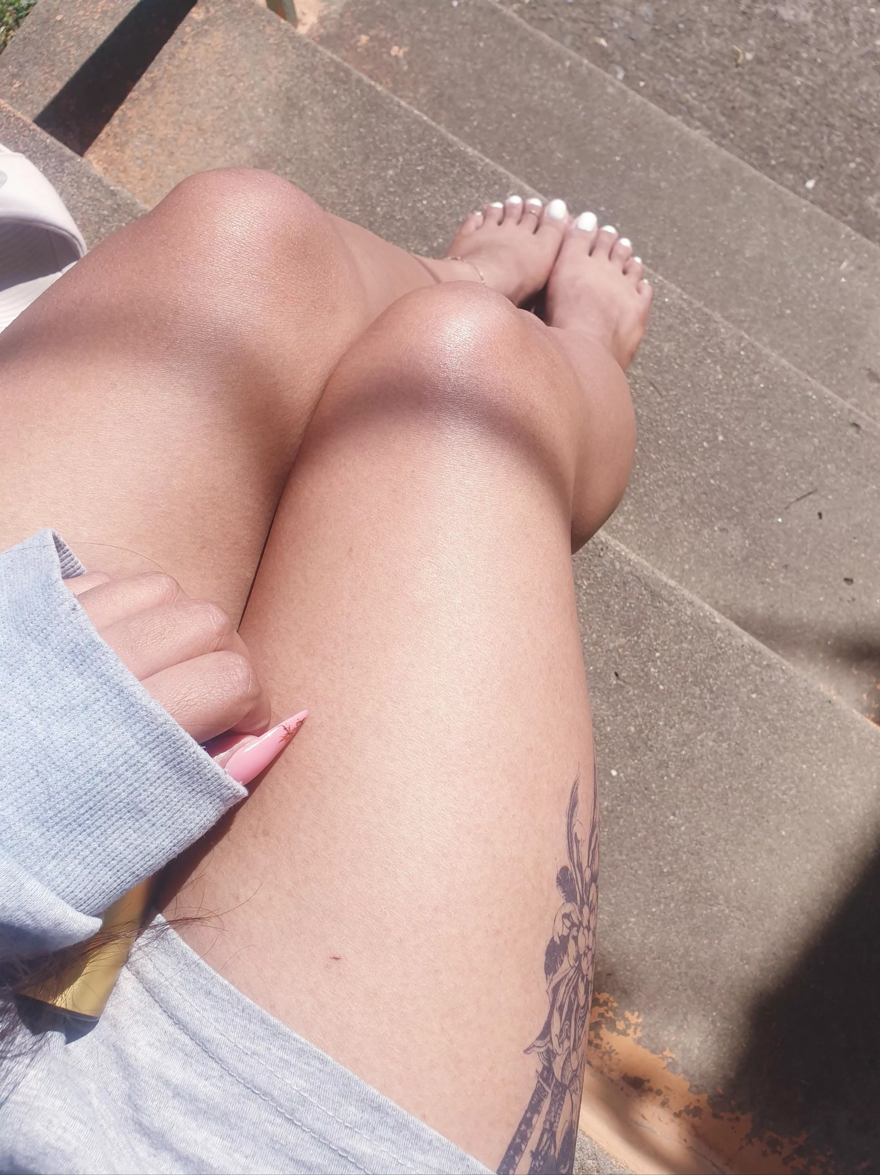 No title just thighs