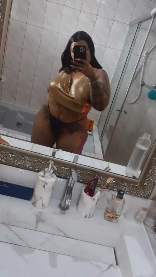 The perfect wife can be really naughty, but her own ways
