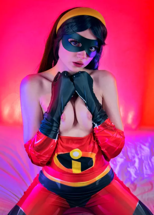 Violet Parr from The Incredibles cosplay by Ave Ria