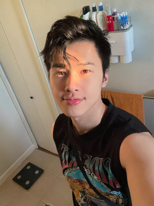 When the light hits your eyes at the right angle! 27