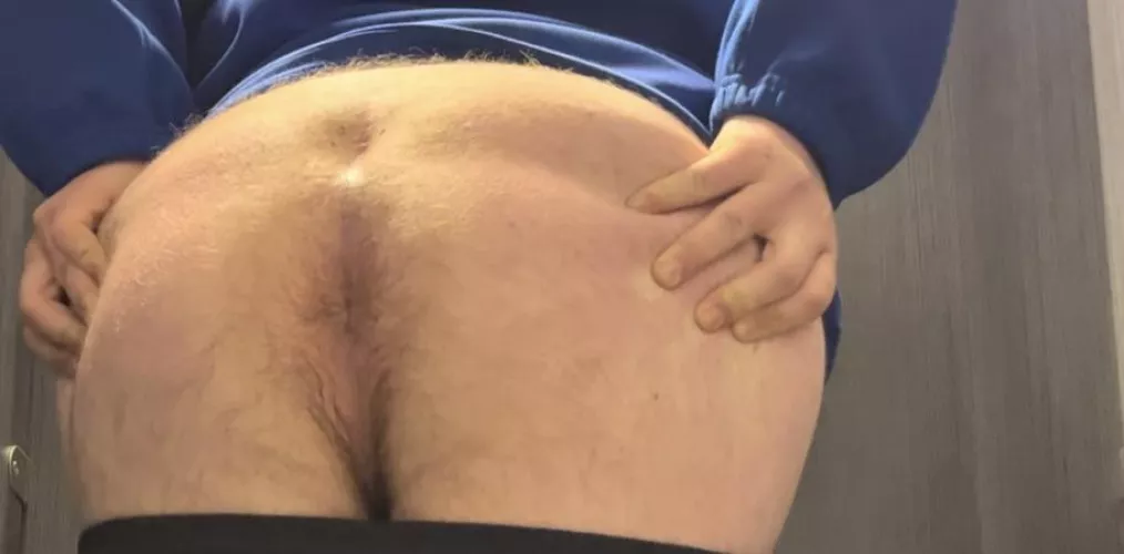 Who wants to come worship me at work 🤔🤗😋