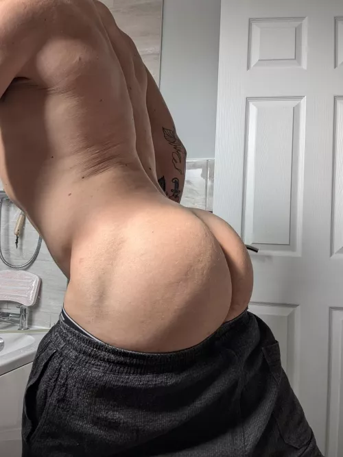 Does this ass squat?