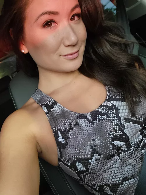 Driving with a side of flirt thought you’d like this cheeky snapshot