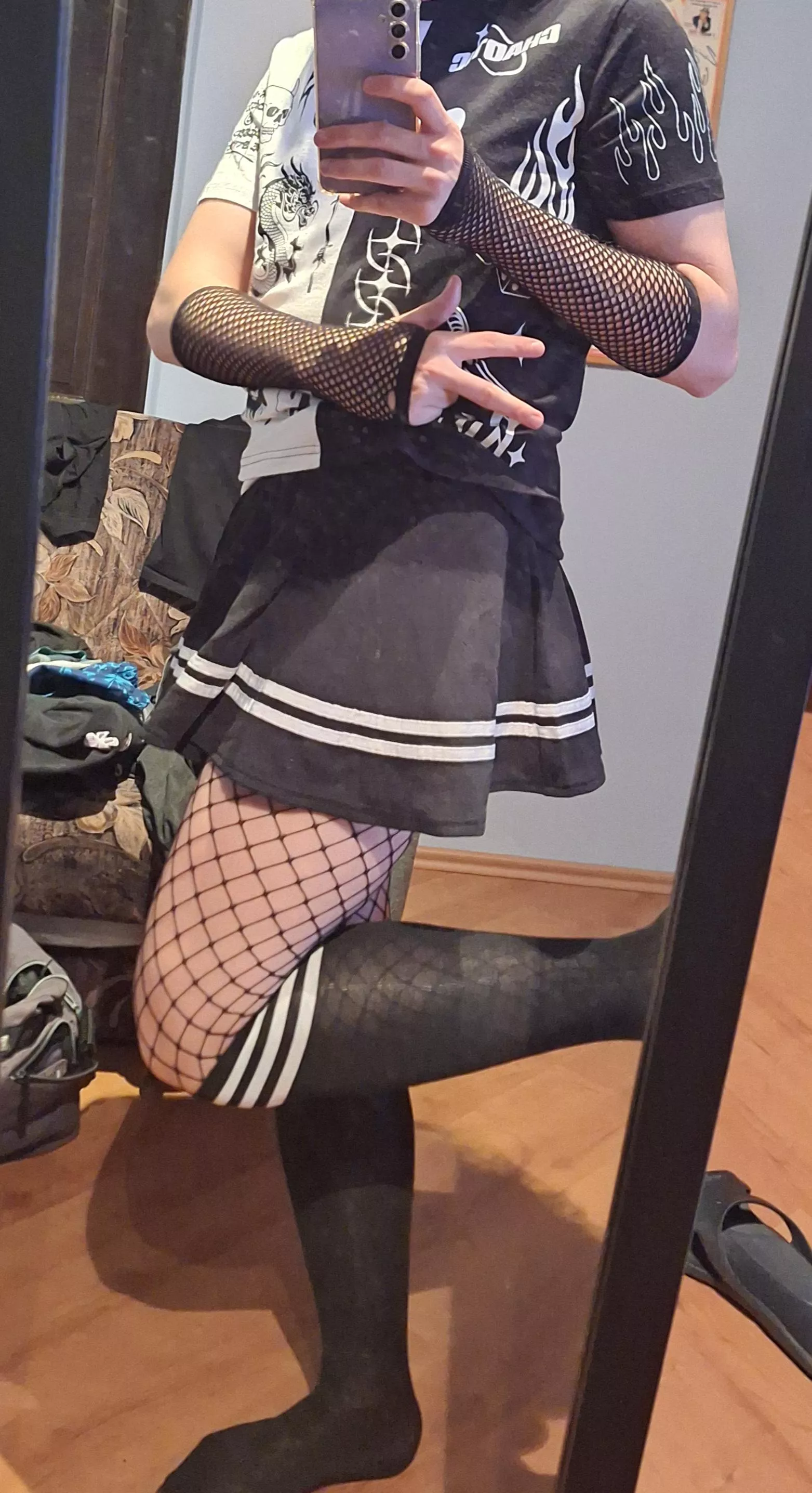Hewwo fellow femboys >:3