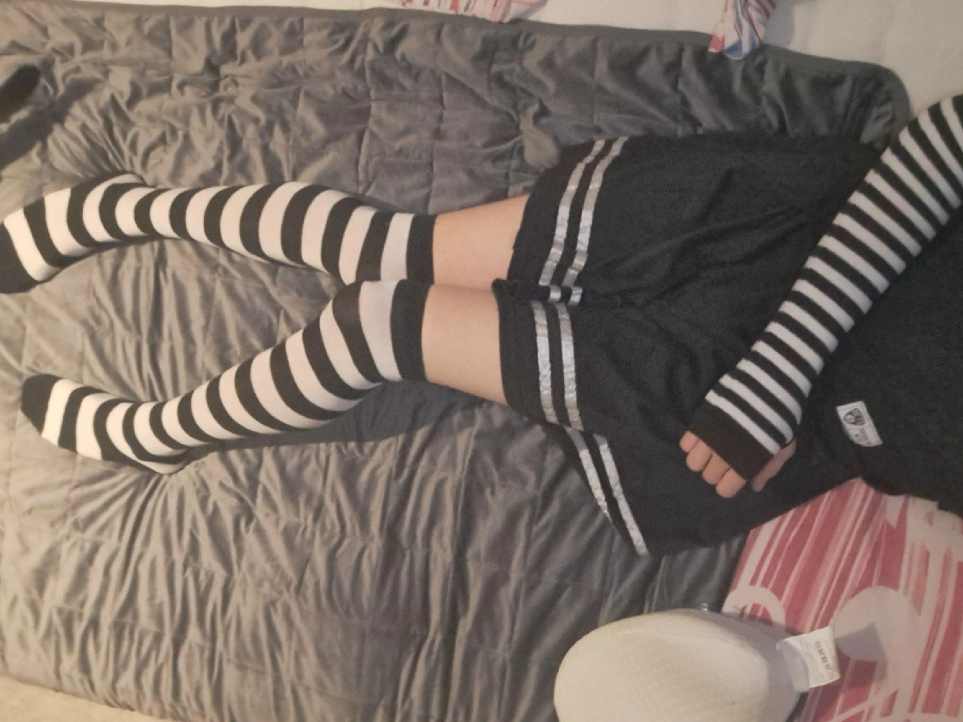 i am not creative in my poses at all :0