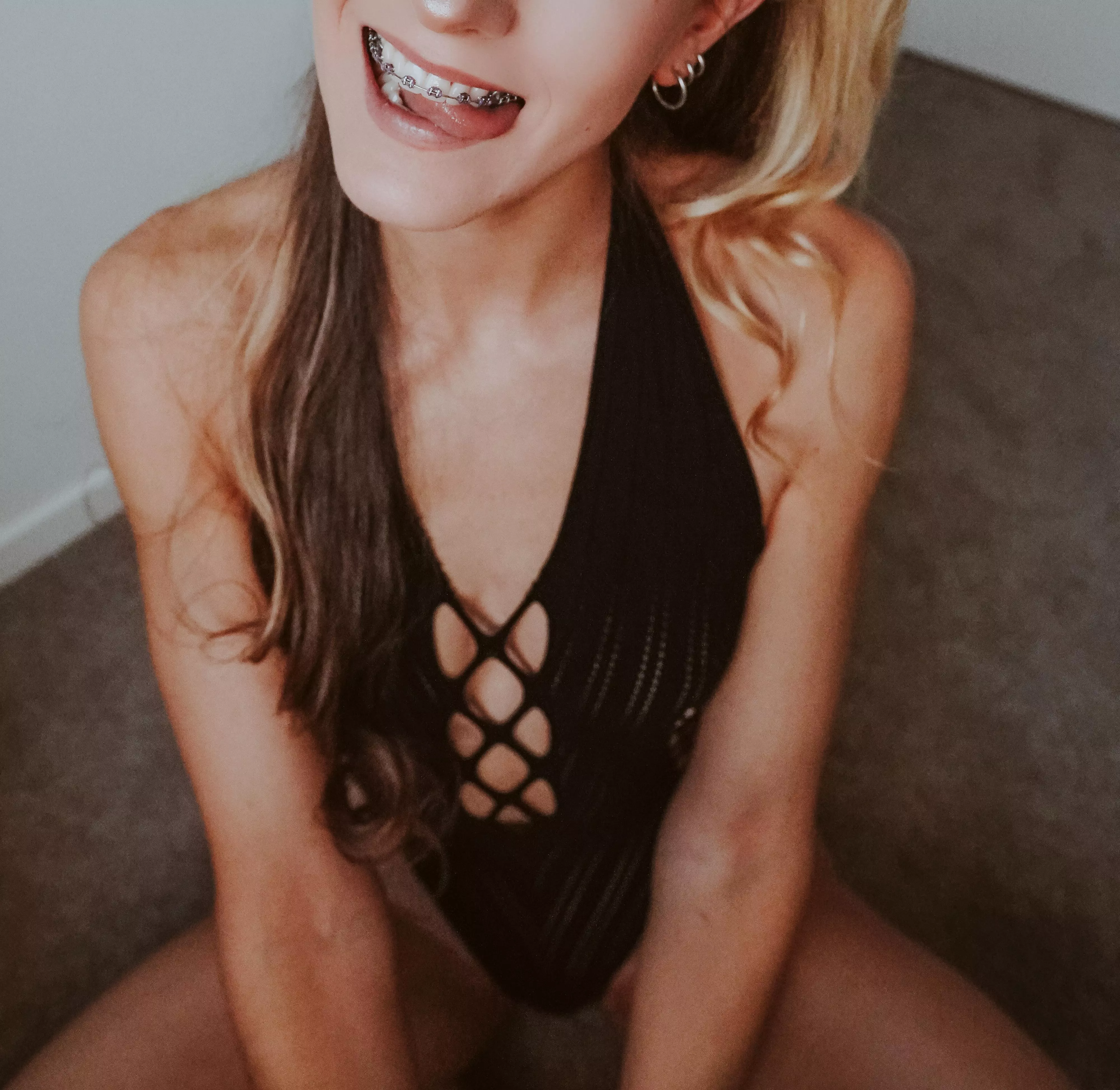 I see you staring, so I’m gonna do some naughty things with my tongue to keep your attention 😋
