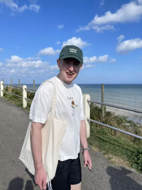 kinda want a boyfriend, anyone interested? 😅