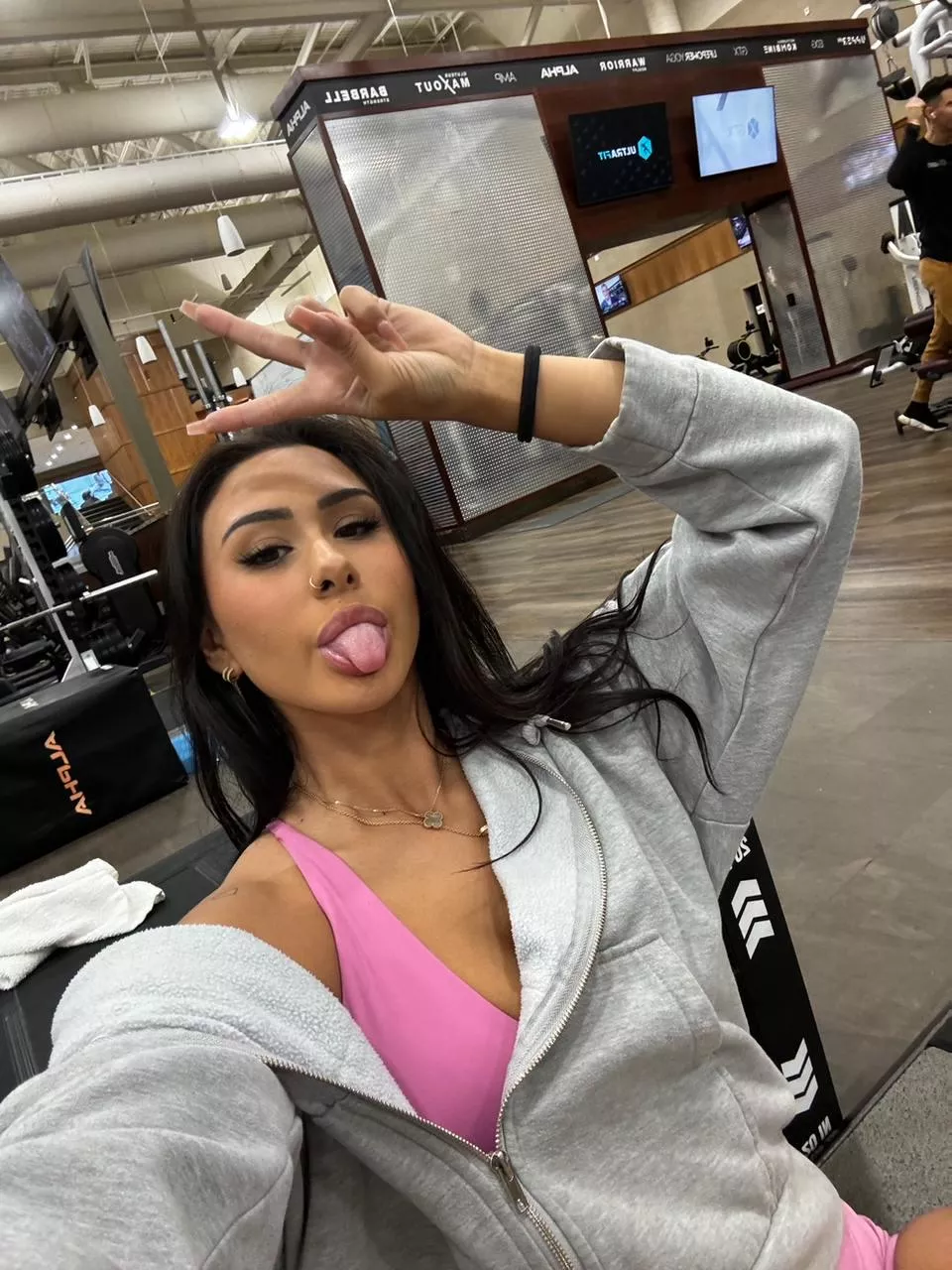Let's hit the gym together