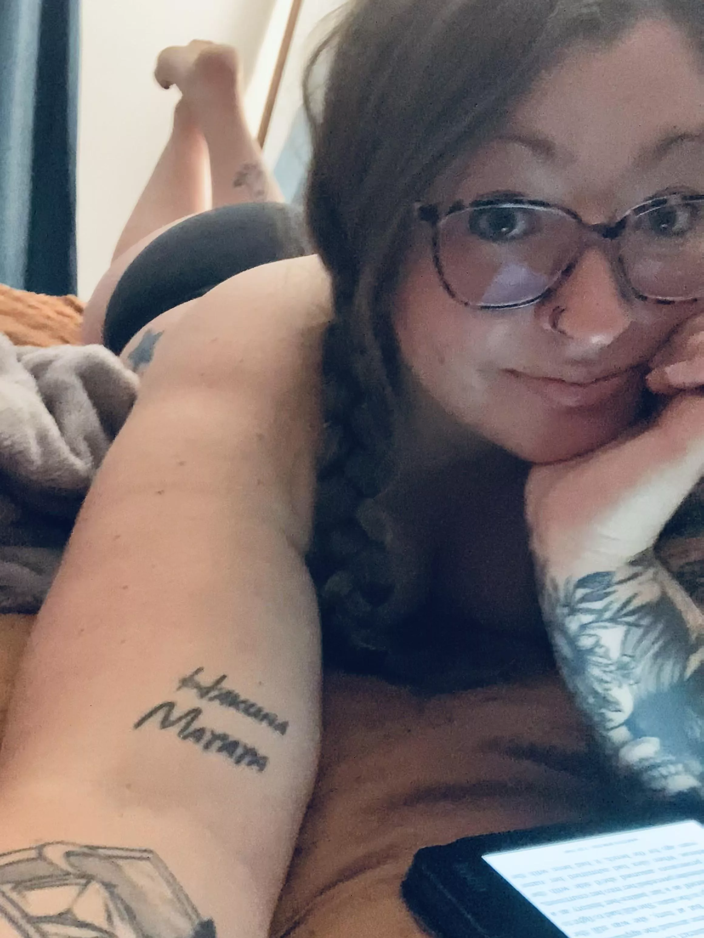 Who else reads better without clothes? 😏