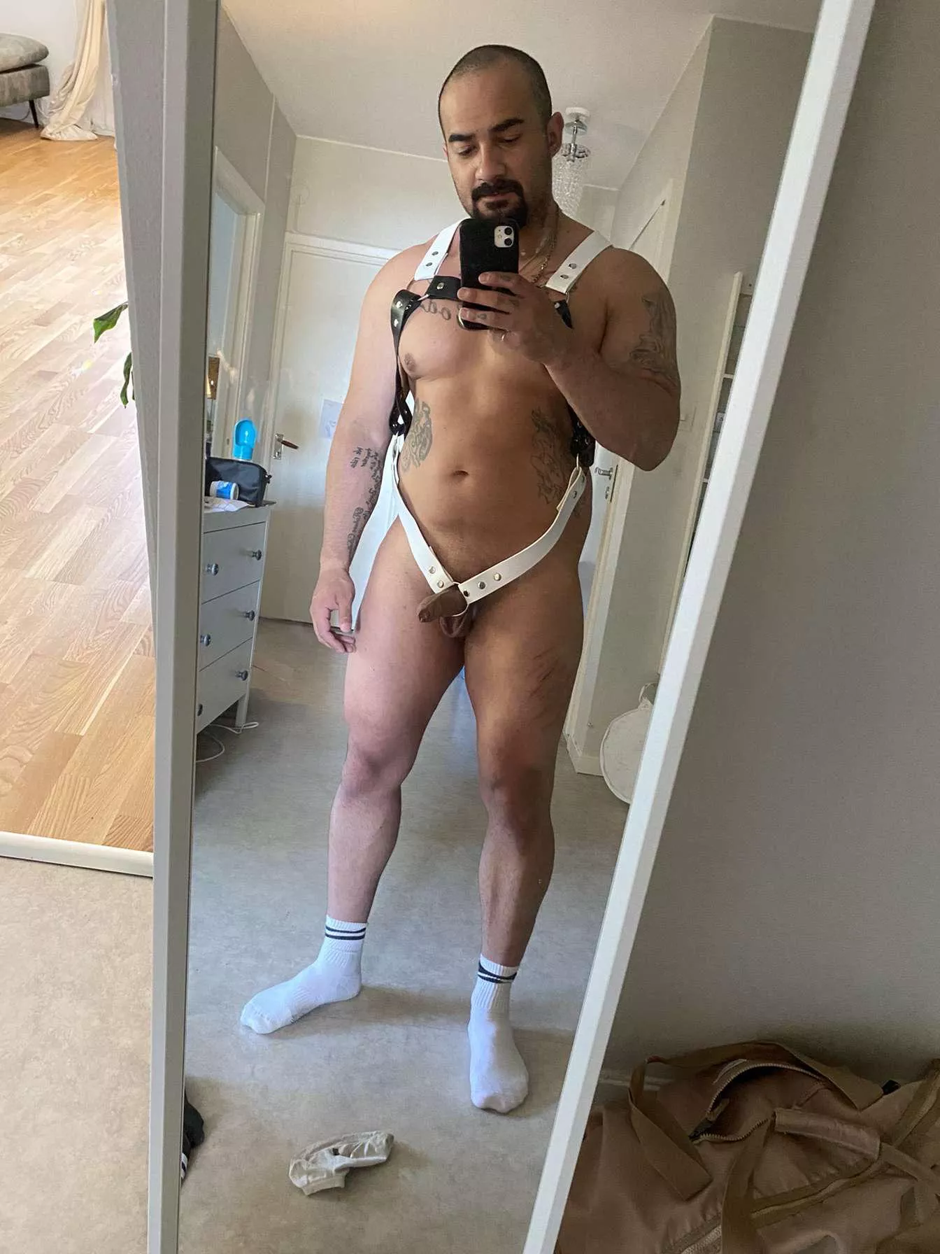 Any YOUNG twinks wanna watch me jerk off and humiliate me? Face is a must Sc: taoshima (mrpennypacker)