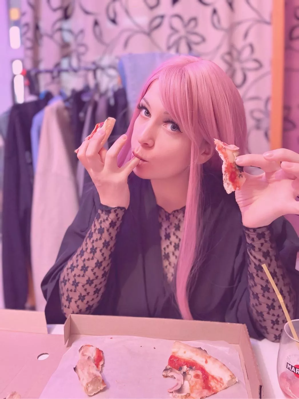 Get me another pizza right away.