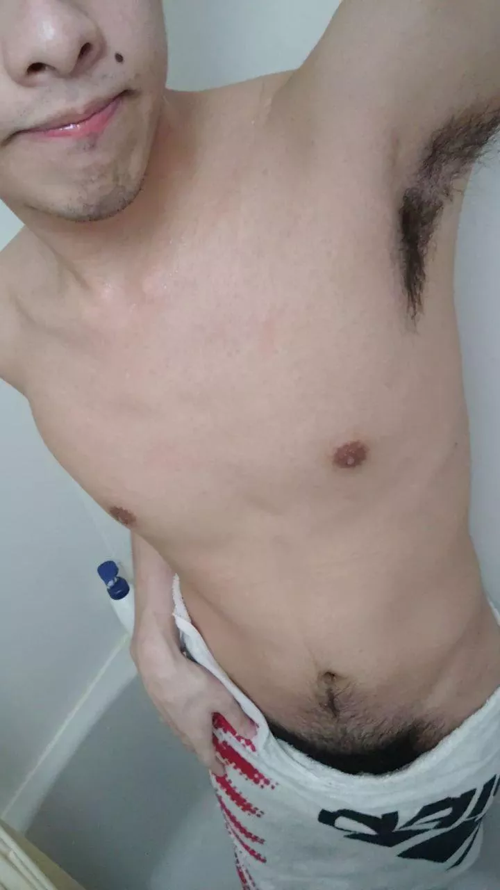 I like a handsome man :) Anyone like rapable short Japanese gay? DM please!