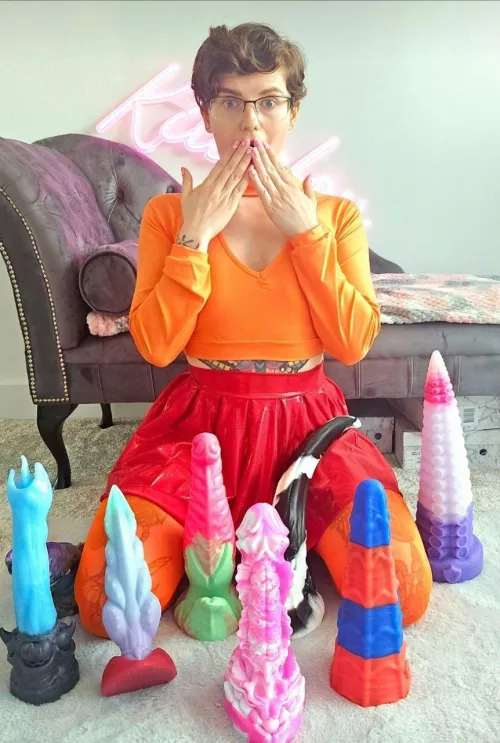 Jinkies! I love stretching my pussy.