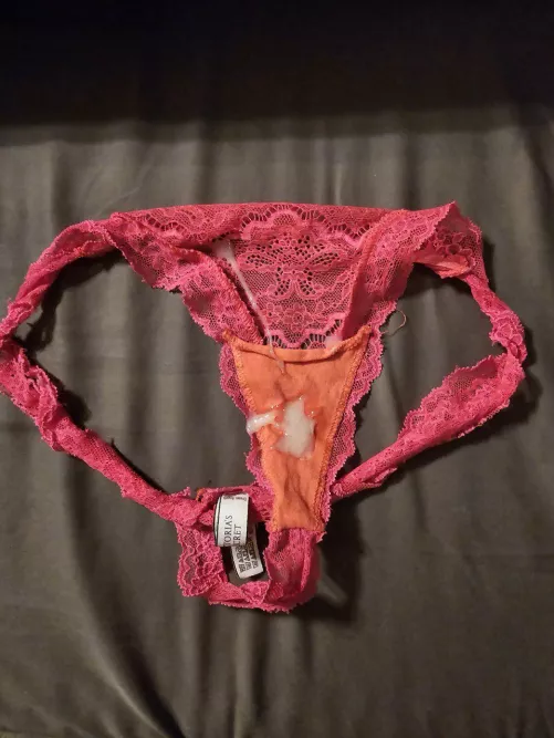 Redditor borrowed and unloaded all over a pair of my wife’s worn lil panties;)