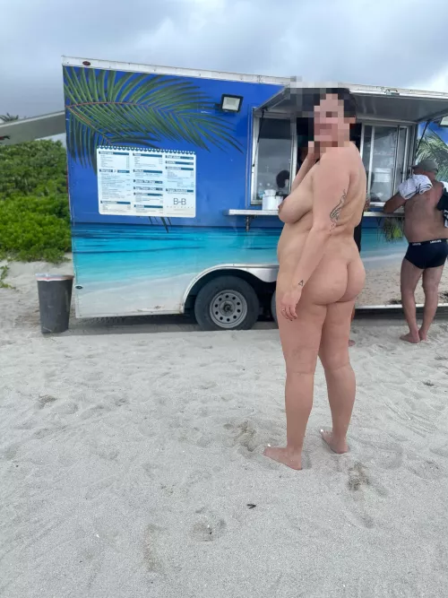 We are so lucky to have this food truck on the beach 