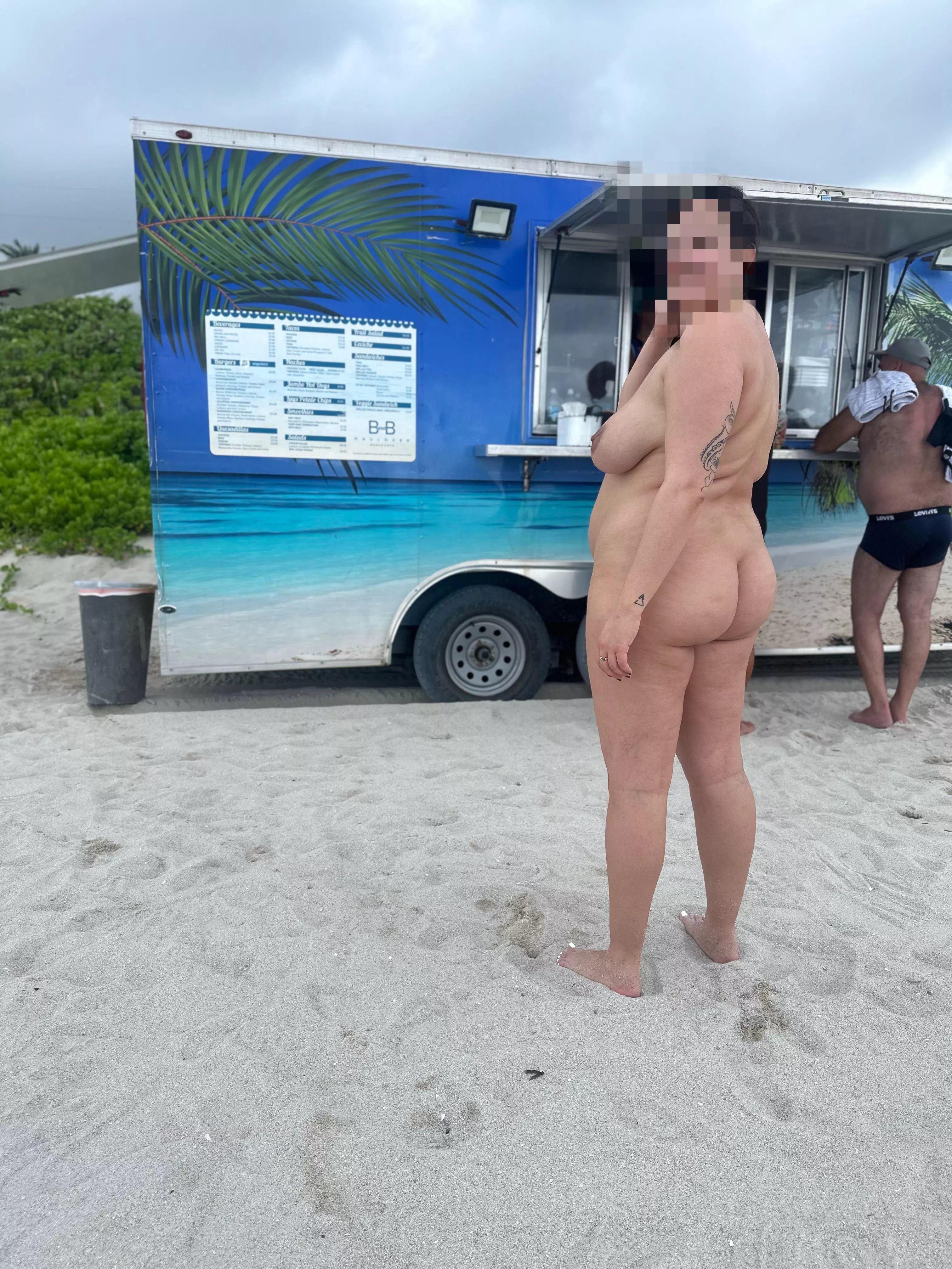 We are so lucky to have this food truck on the beach 