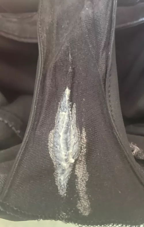 Y/N Can a woman who wet her panties like that every morning have the right to be married?