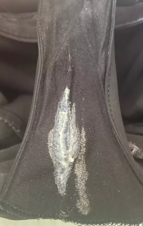 Y/N Can a woman who wet her panties like that every morning have the right to be married?