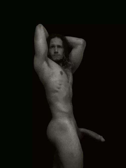 Art can never exist without naked beauty displayed🖤