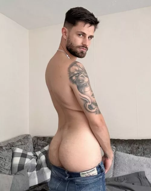 Been working on my squats......my ass has never felt this big 😉