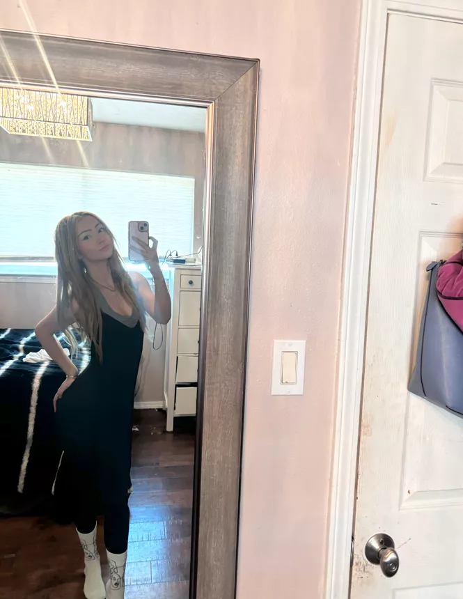 do I look classy with my black long dress 