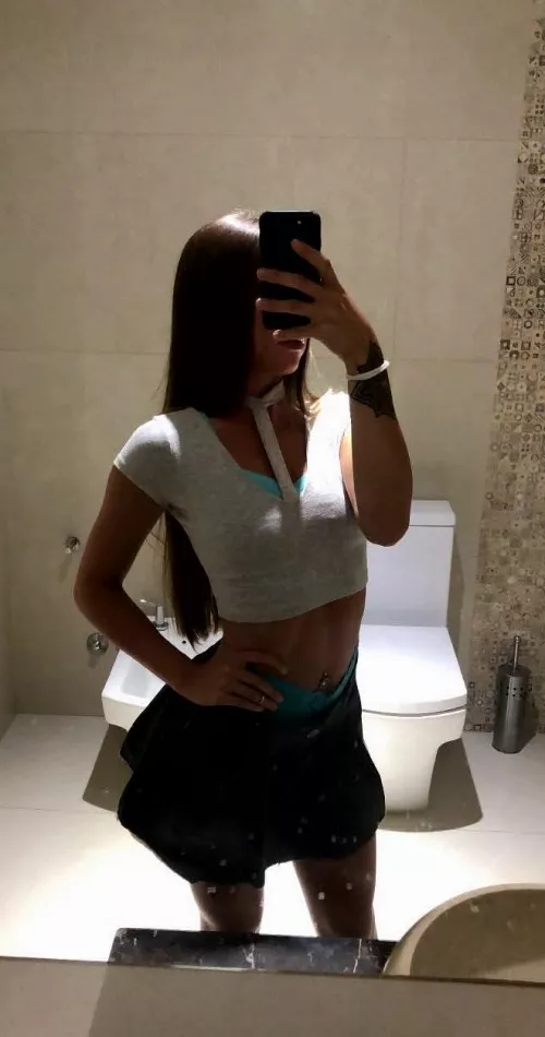 Mirror selfie rocking this outfit like it’s made for me✨