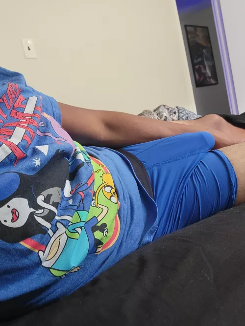 You wake up next to this. Wyd?? 