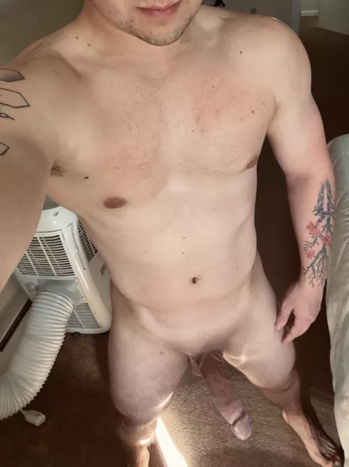 [28] Just a horny man that needs sucked 🥵