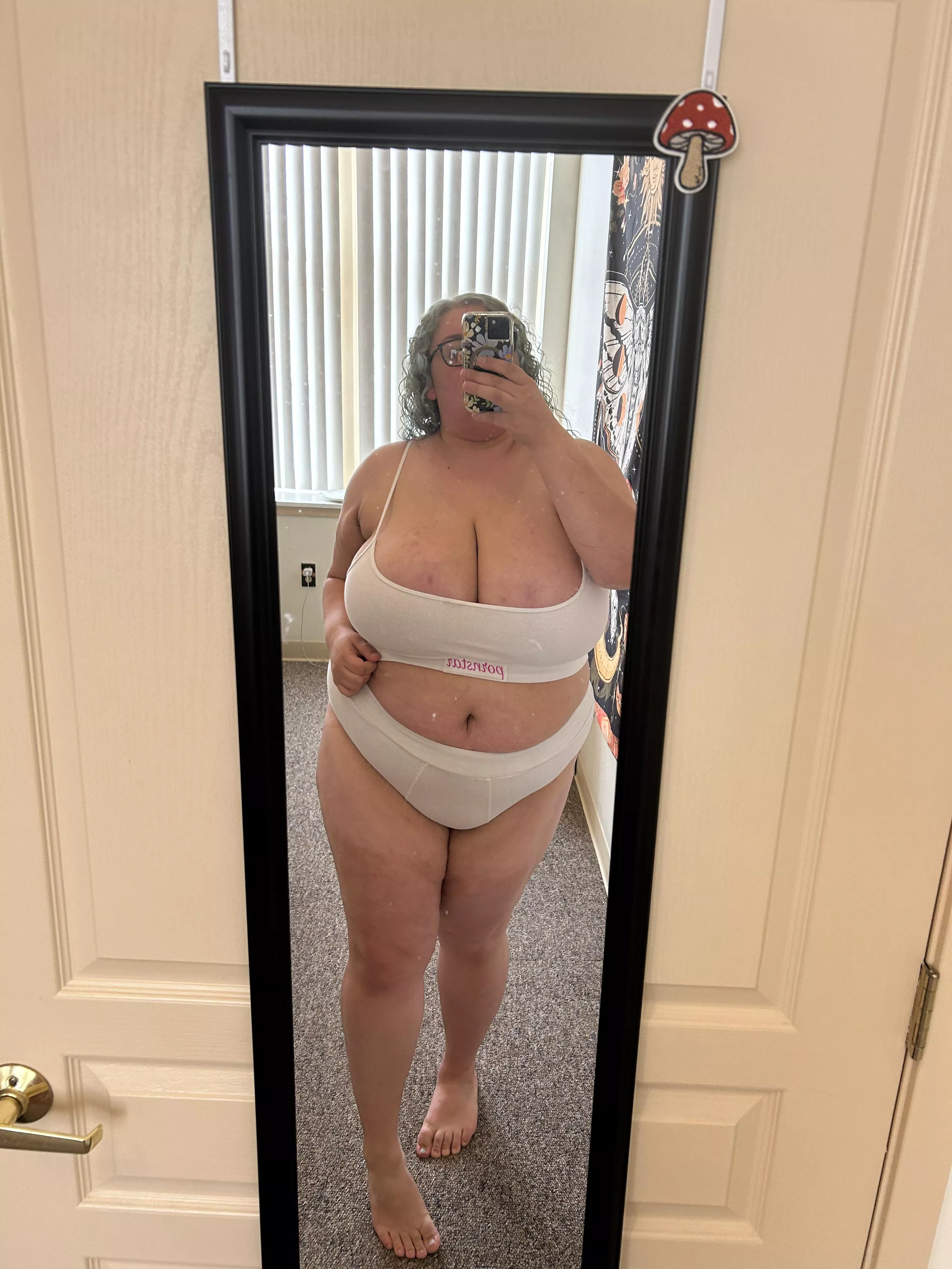 Bra can’t hold back my big boobies 