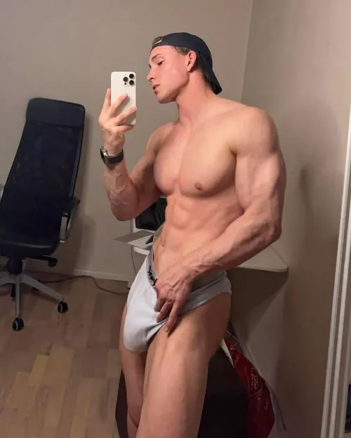 Does the hat fit on me?