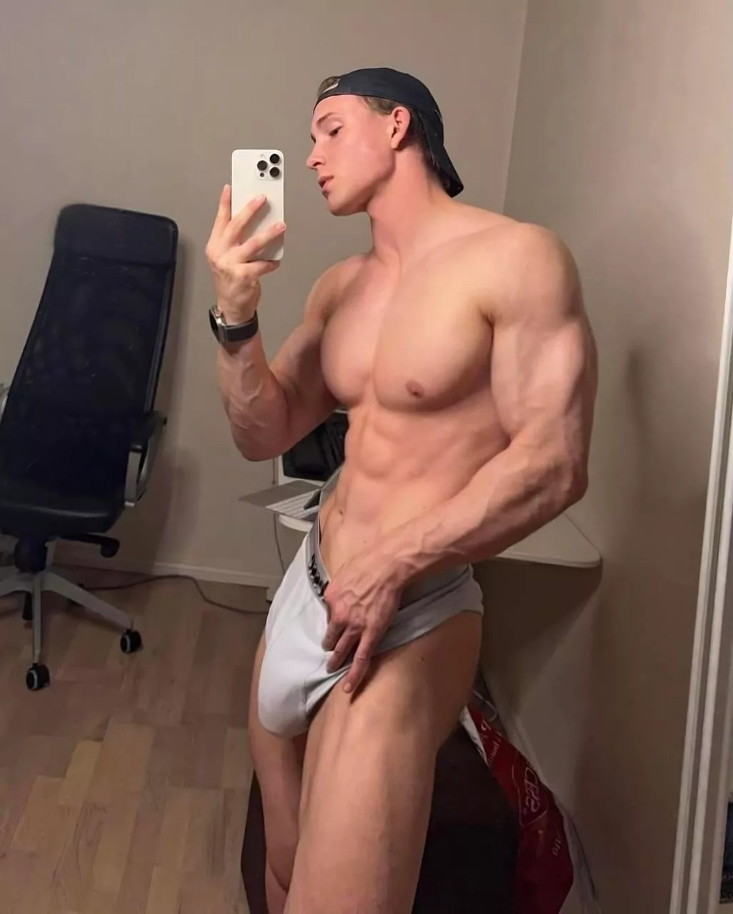 Does the hat fit on me?