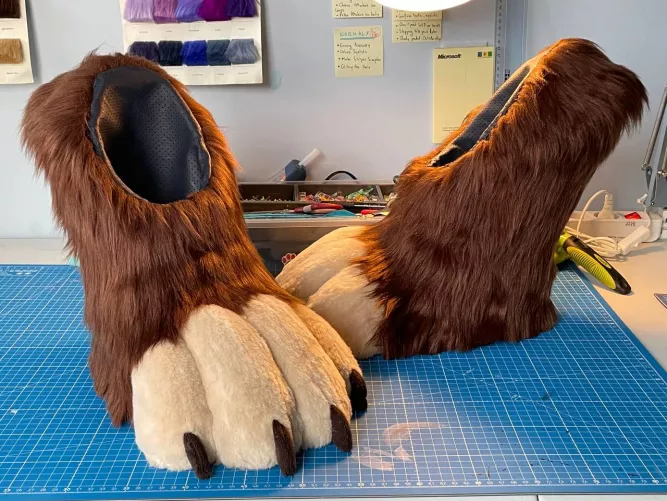 If you were wondering what my TPU-printed paws look like once furred!