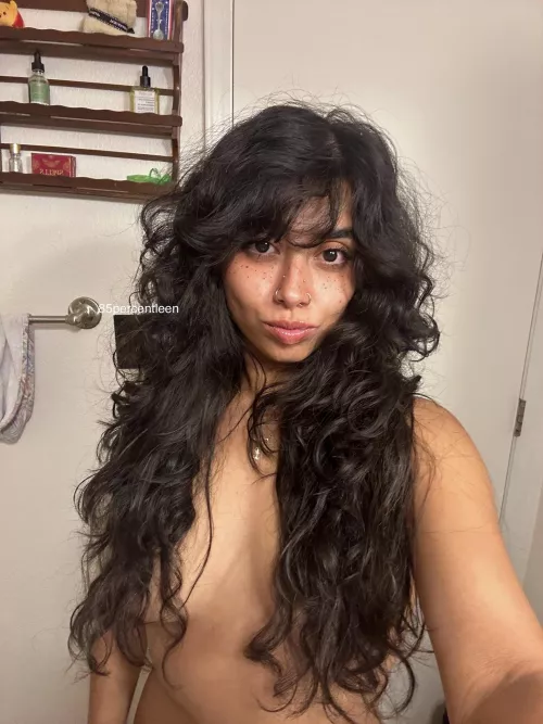 Long haired girls don’t need bras hehe