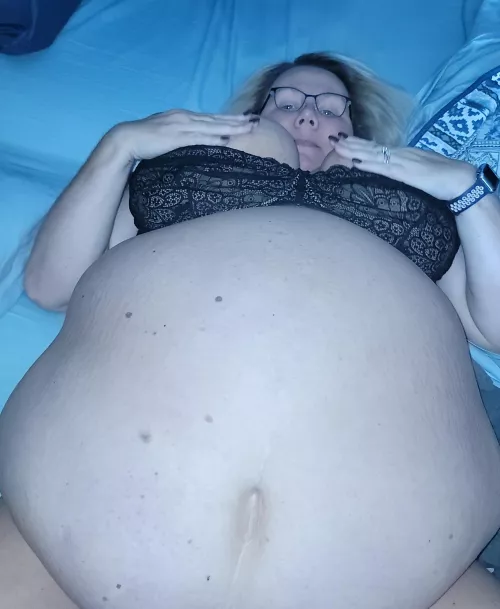 A little belly for your Friday 