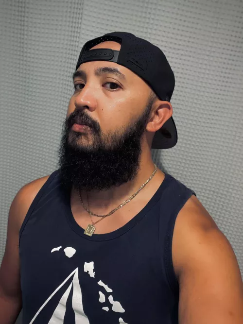 Anyone into the bearded gaysian bro type? 🫣