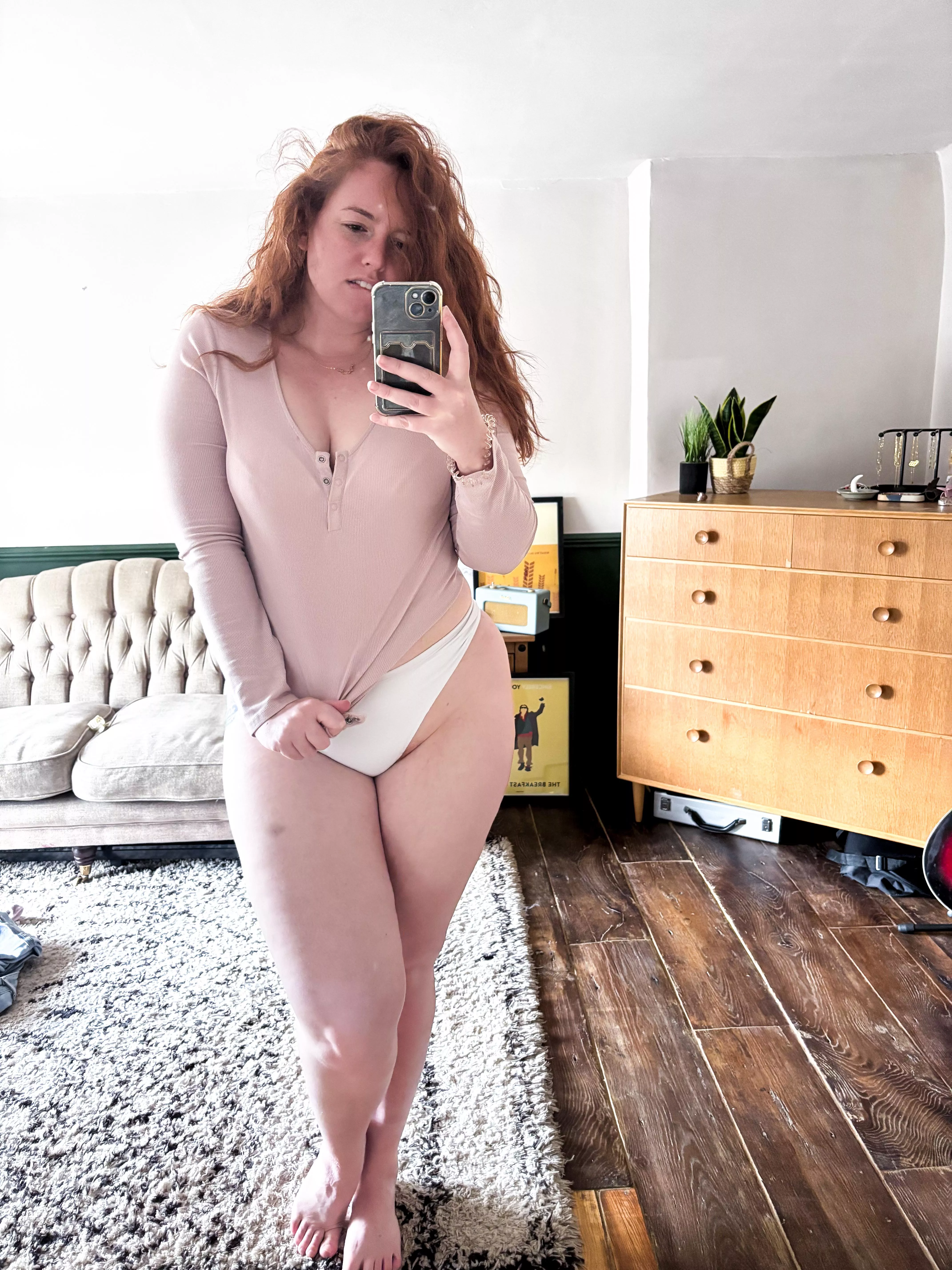 Come say hello @harriethayze