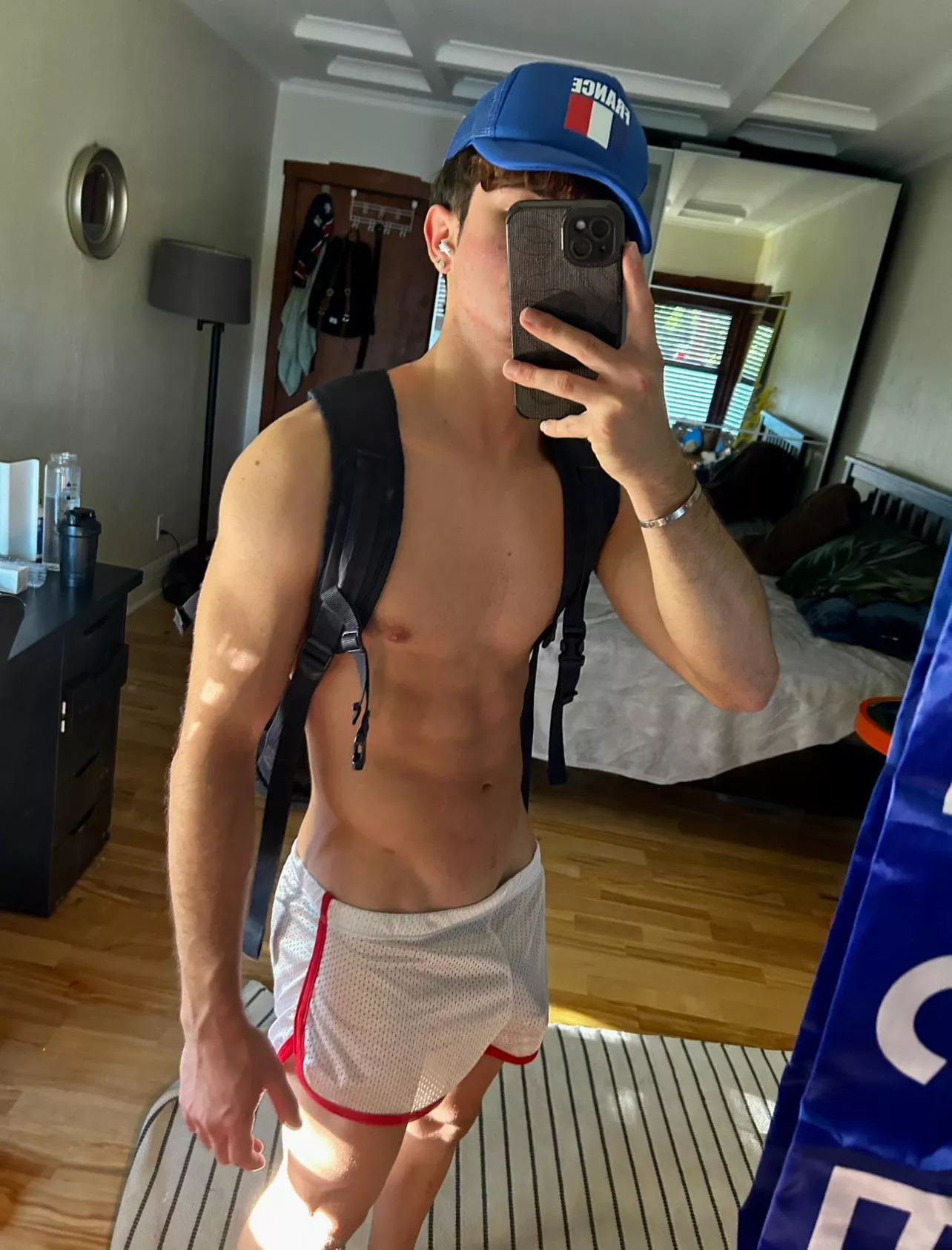 come take off my shorts 🩳 