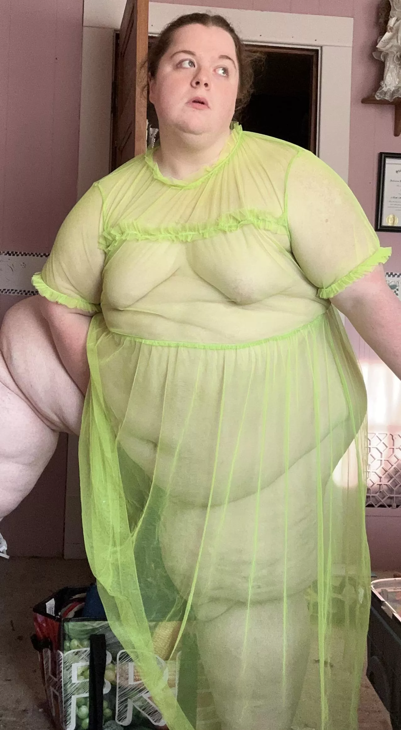 Do I look like a Renaissance painting with a messy room? 