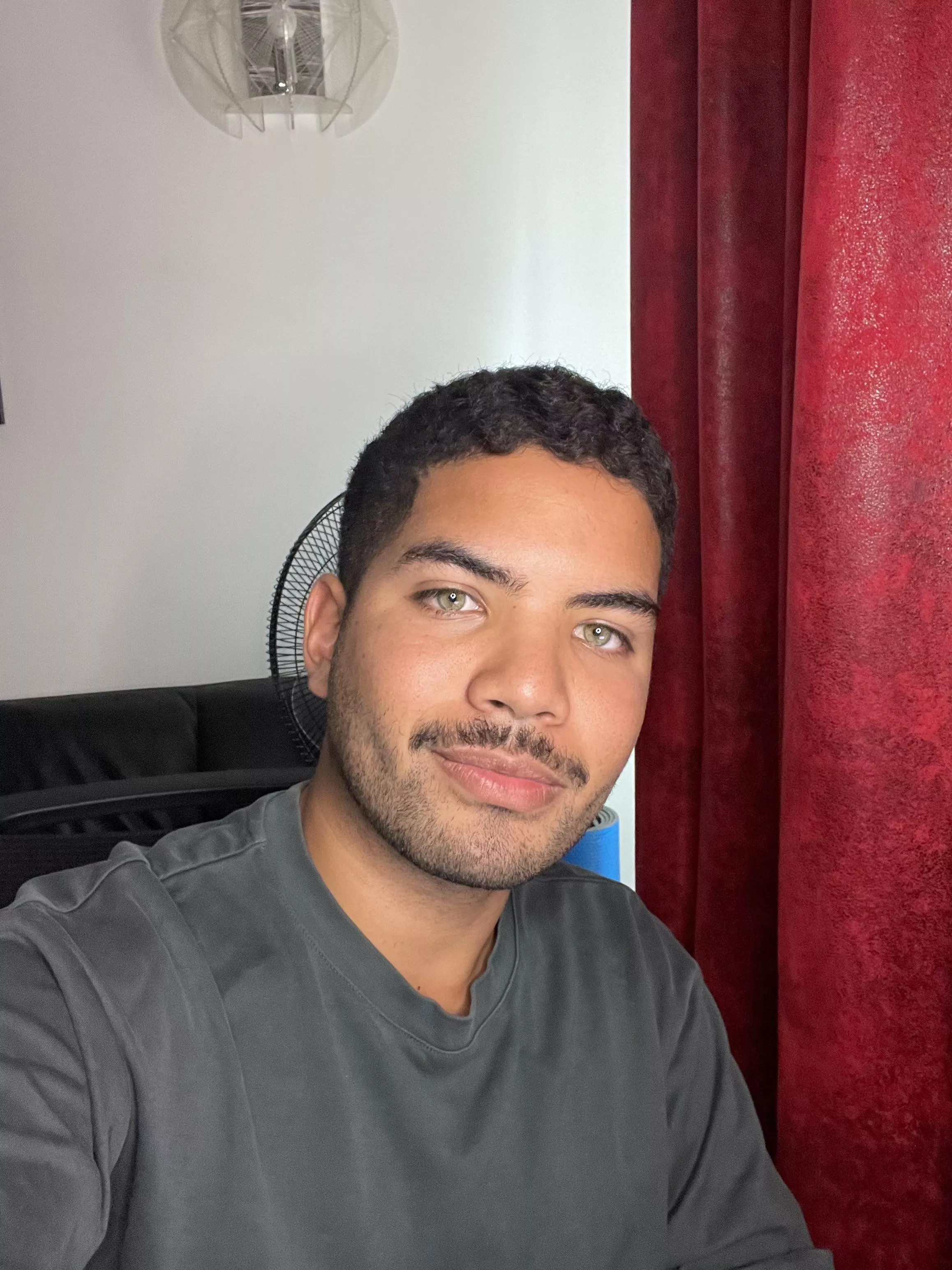 Happy Friday ! Bored this afternoon 