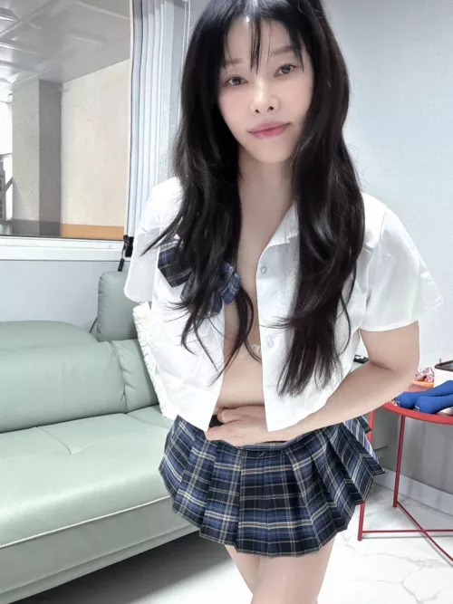 I wonder if I look cute in my school uniform