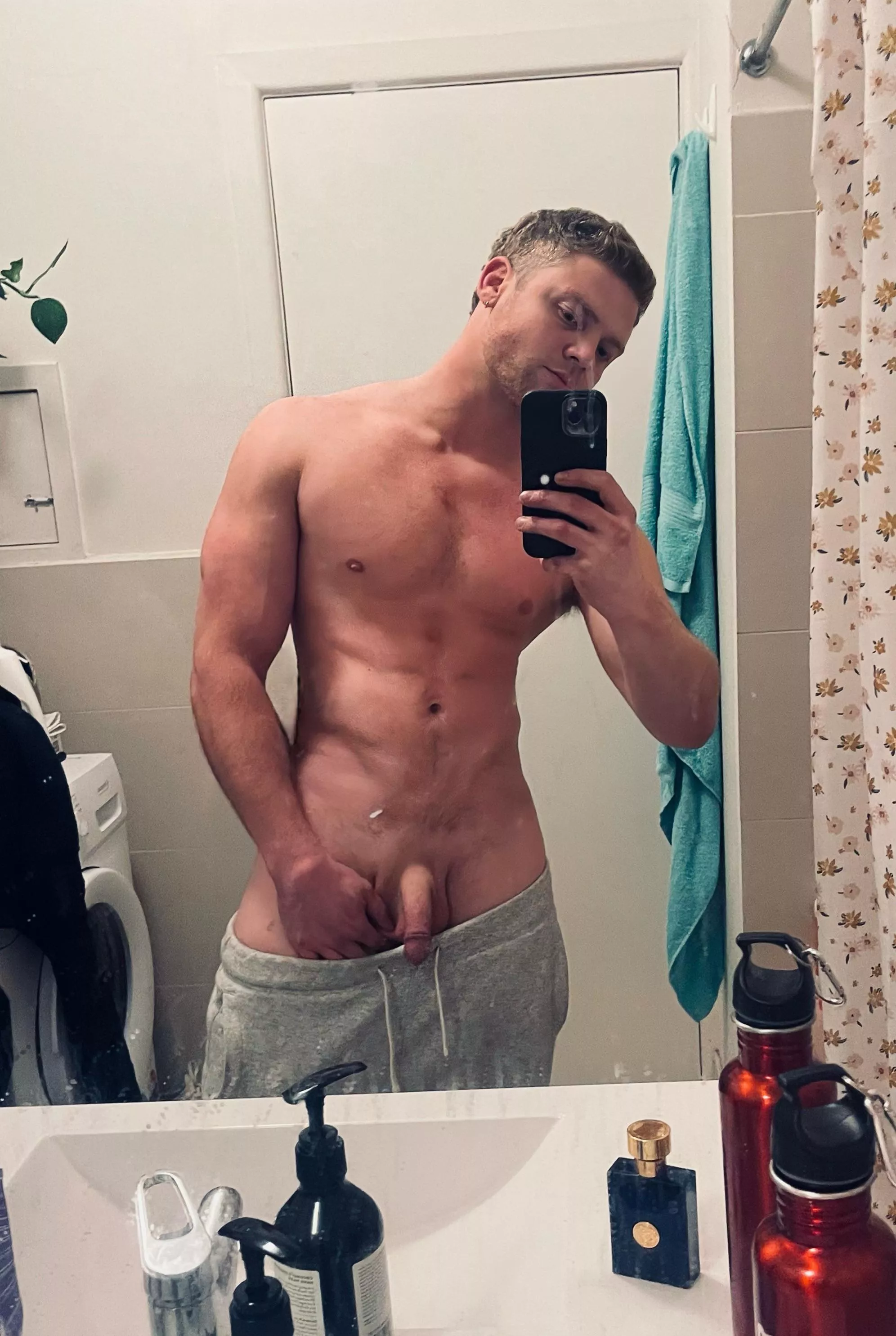 M 26 - woke up kinda horny 