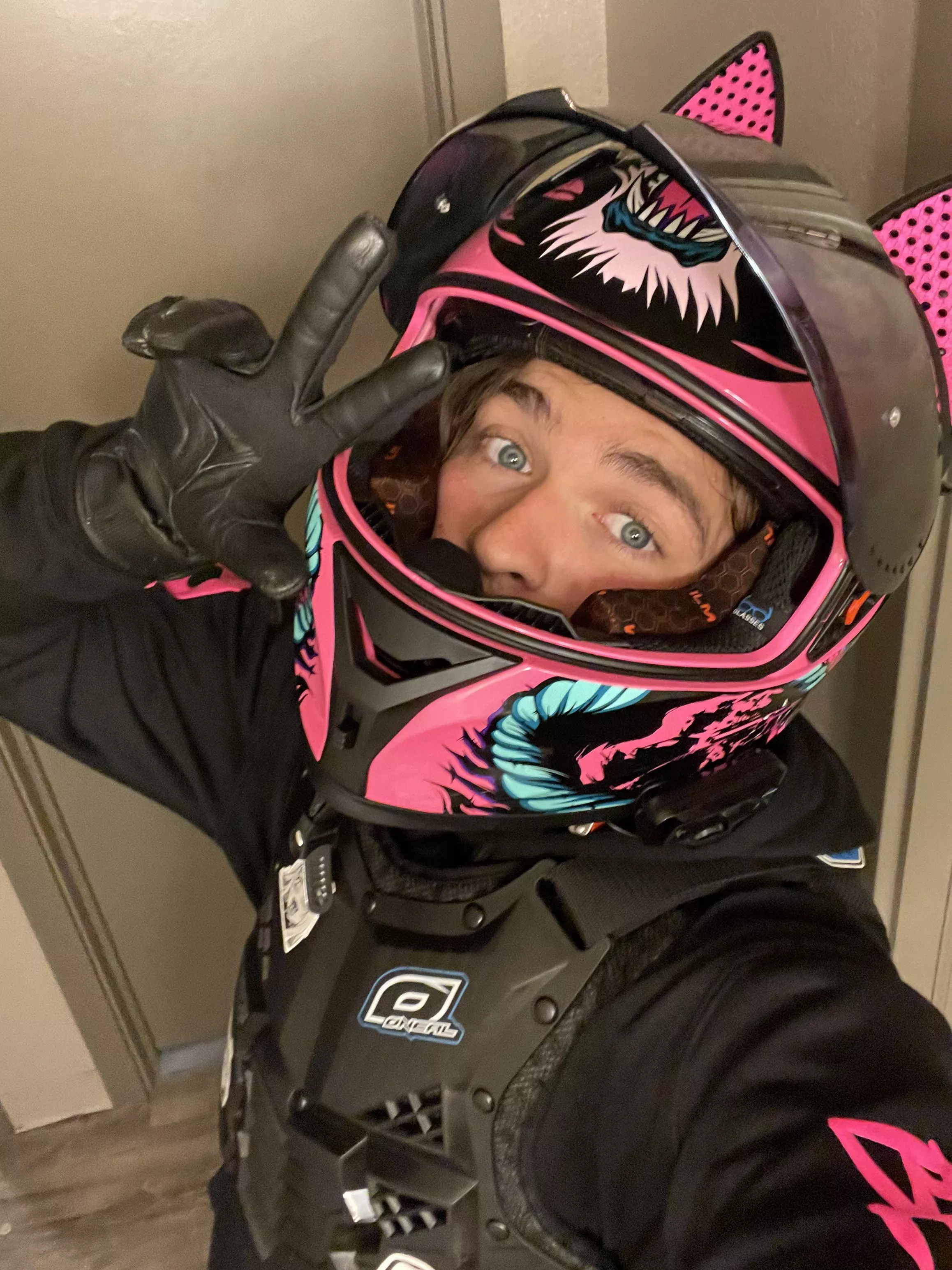 My Gloves are a size small 🫣 