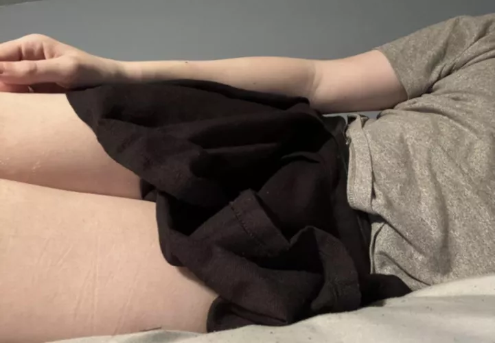 need more skirts >:3