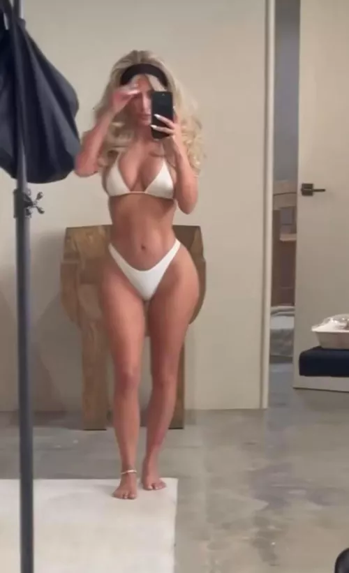 No one hotter than Kim 🥵