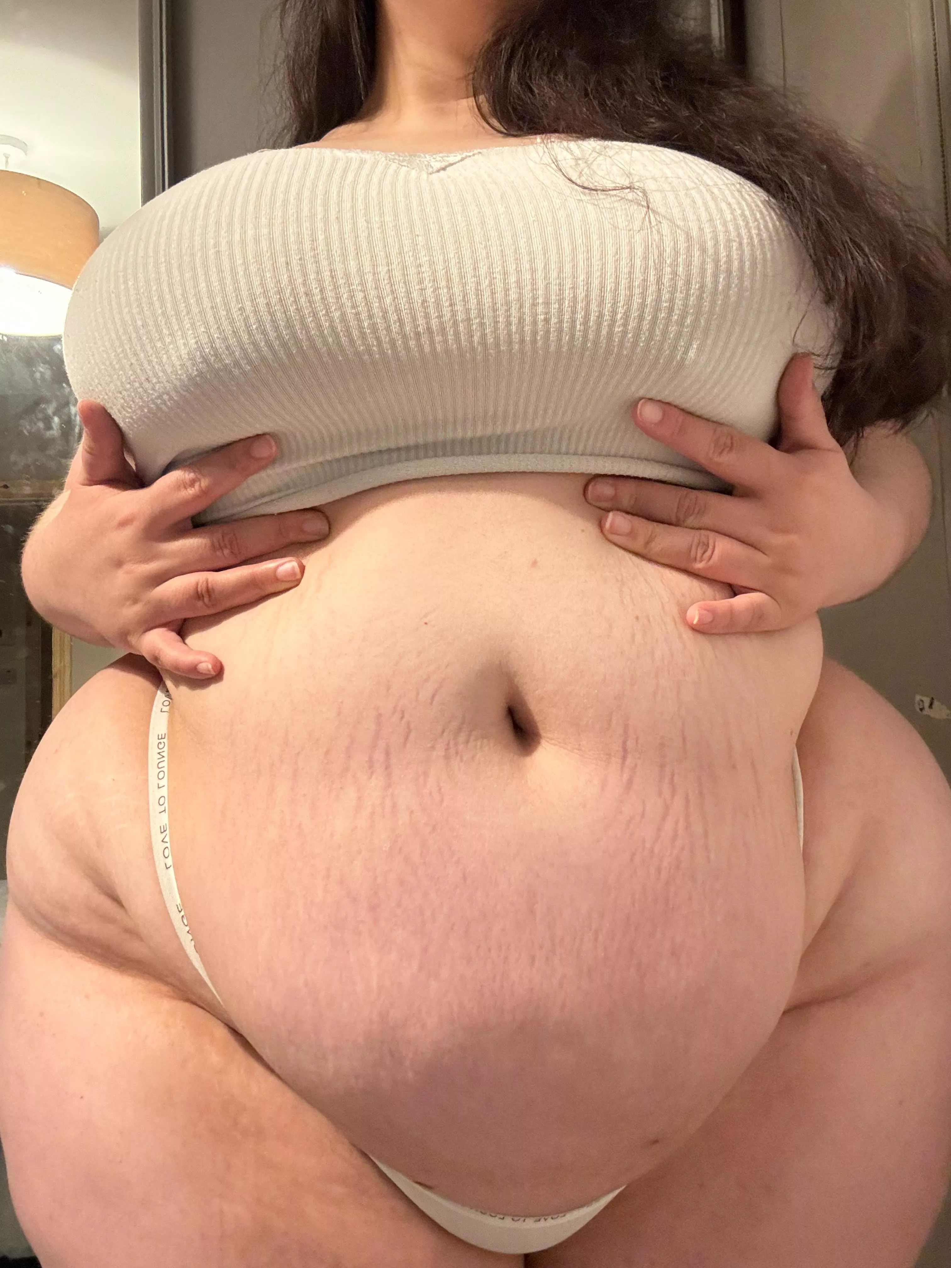 really wanna find cuter clothes to show off 🥹