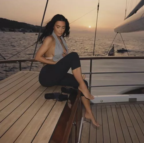 Sexy feet and legs 😍